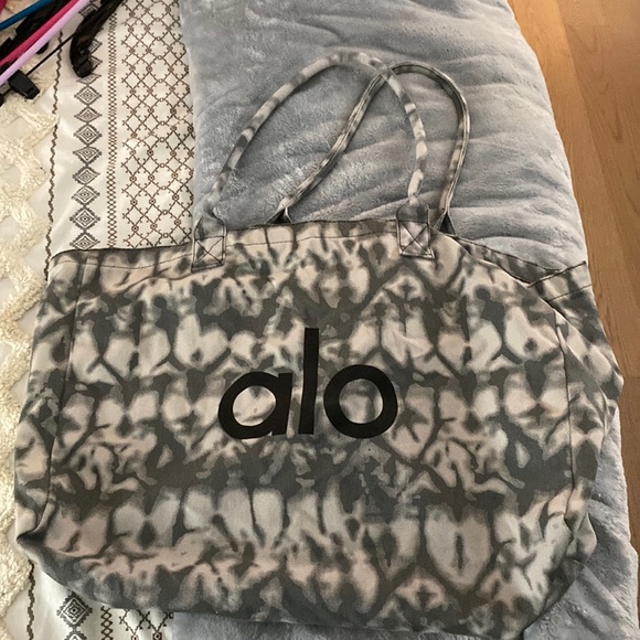 ALO Yoga Handbags - Alo Yoga Tote